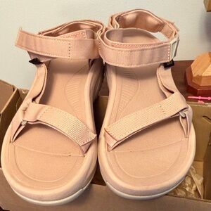 Women's Teva  hurricane xlt2 ampsolePink Sandals